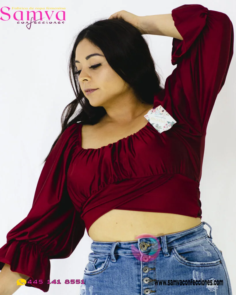 blusa licra manga larga, copas y nudo en la espalda