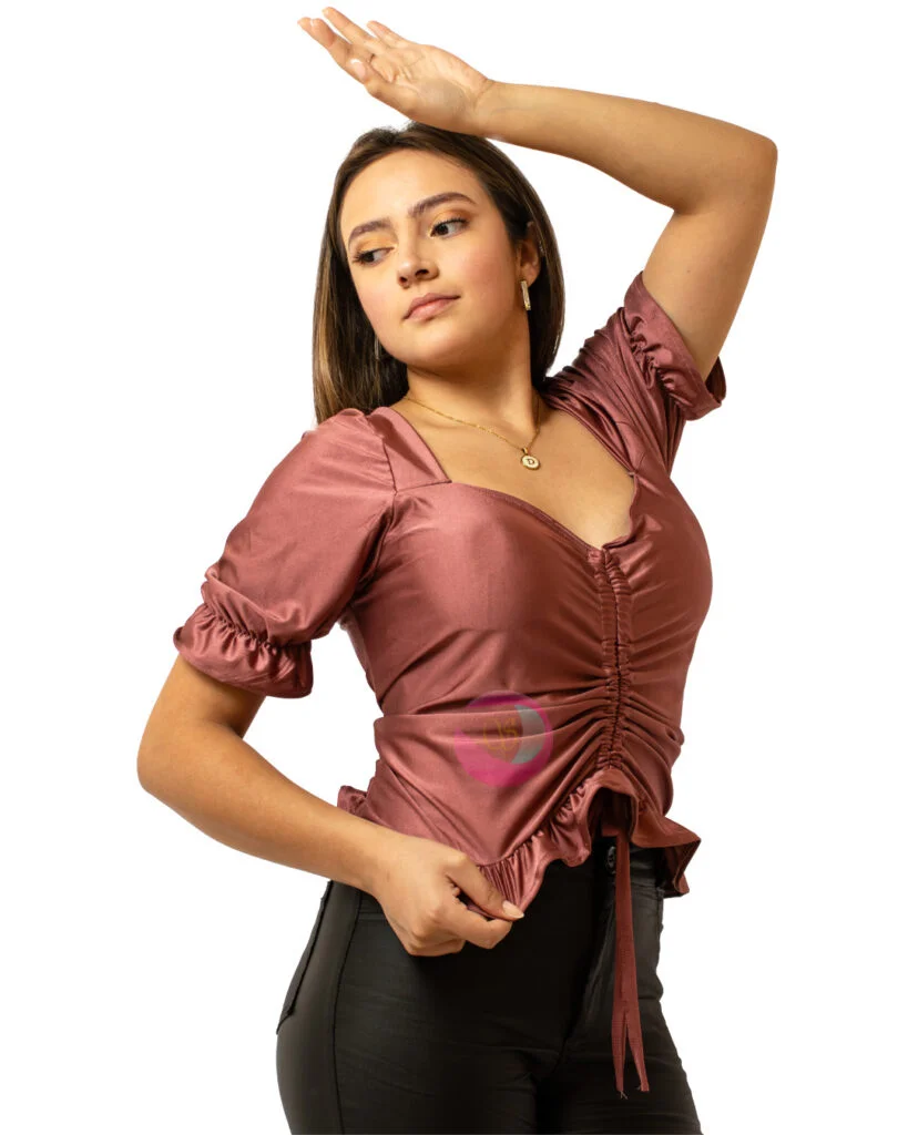 blusa media manga con jareta al centro, copas y resortes en las mangas y la pretina